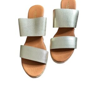 André Assous Gwen Elegant Metallic Wedge for Women Sz 11
